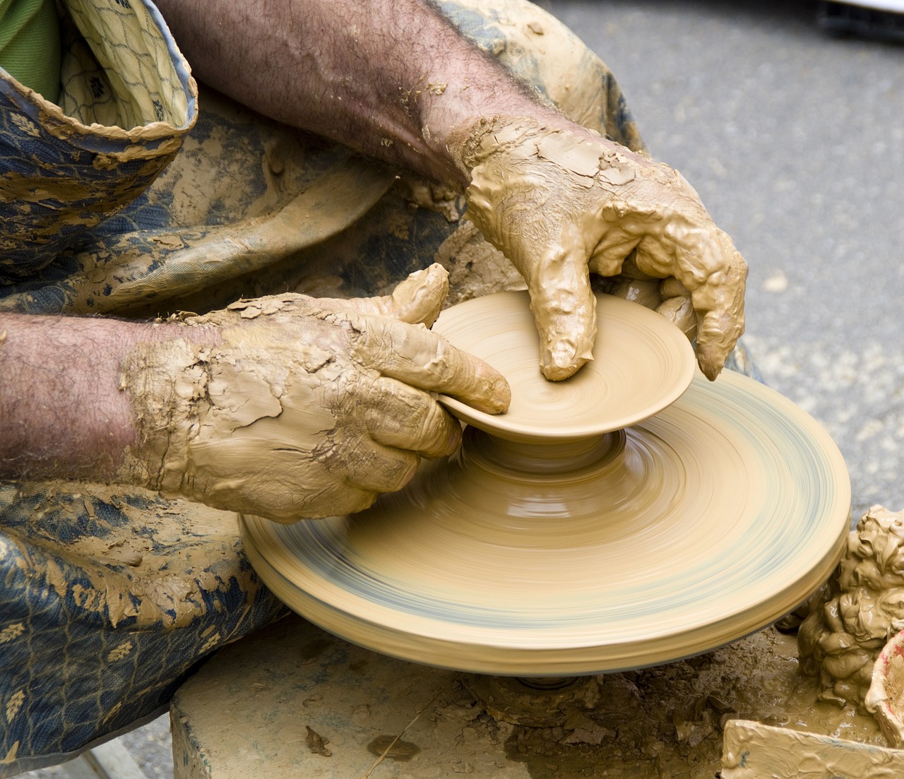 How to make ceramics without a pottery wheel?